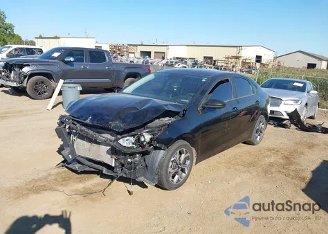 2021 Kia Forte Lxs z USA, uszkodzony, nr VIN 3KPF24AD8ME362197